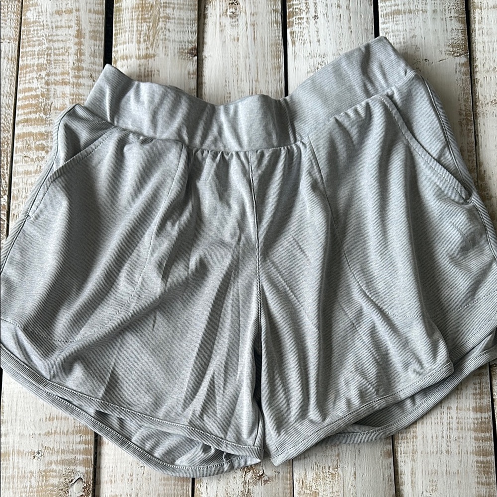 Nike Women’s Dri Fit Athletic Shorts Size M Light Grey